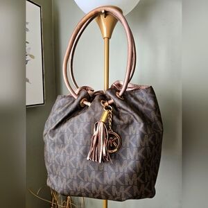 Michael Michael Kors Bucket Bag